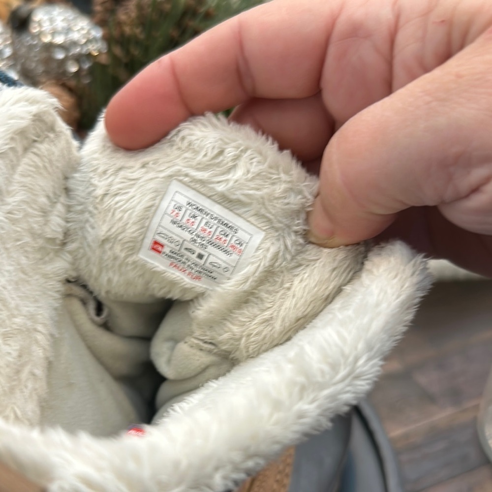 The North Face Women’s Brown Winter Boots - Picture 5 of 6